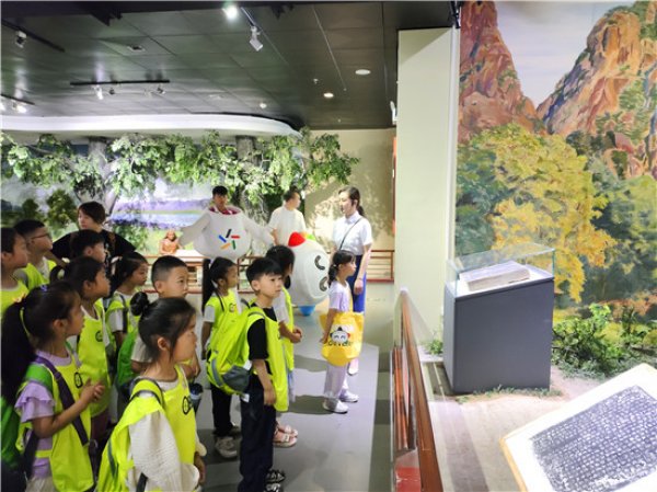 鹤壁市博物馆开展“仲夏萦香 欢粽时光” 端午节研学实践活动